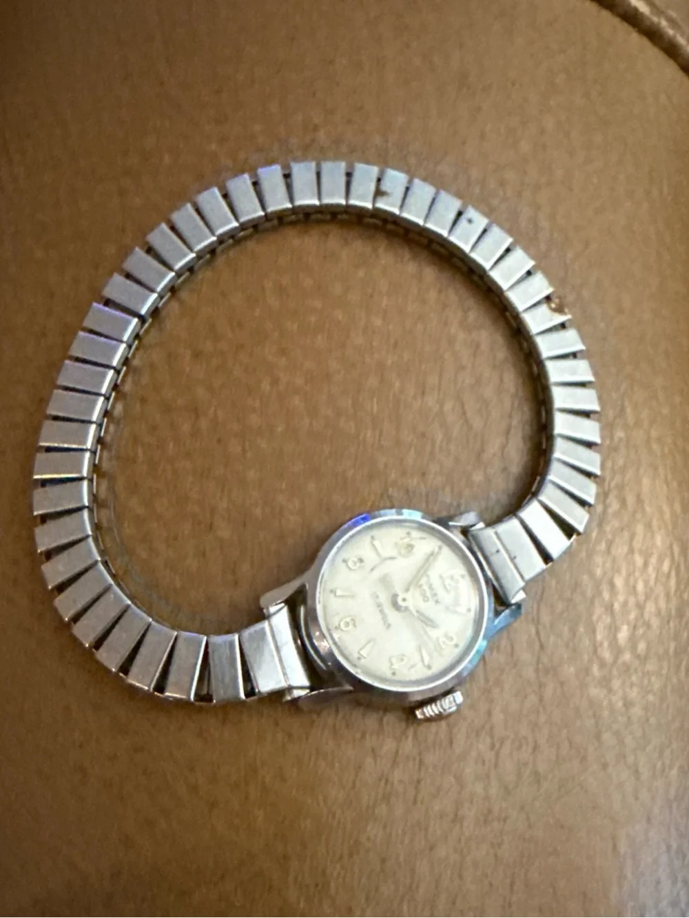 Vintage Timex 400 Hand-Winding Mechanical Watch Women 17 Jewels Silver Stretch.